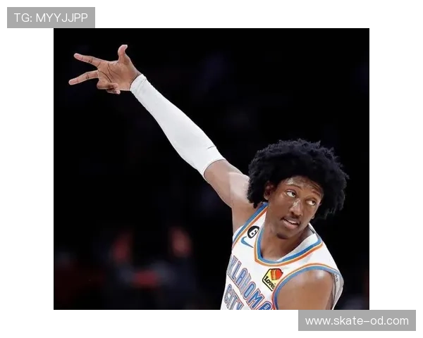 杰伦·威廉姆斯突破为主拉开空间，助力球队提升关键时刻得分效能